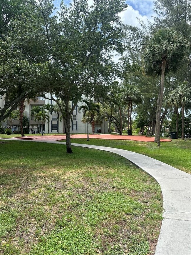 Building Photo - 10090 NW 80th Ct