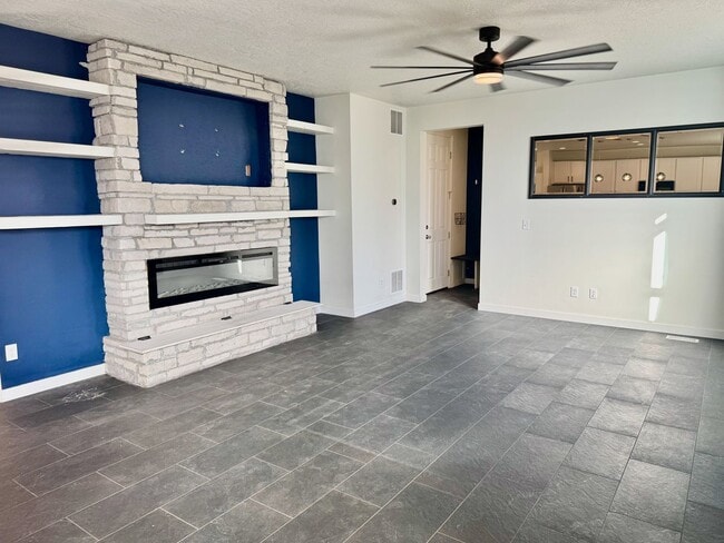 Building Photo - Your Home Is Ready For You!!