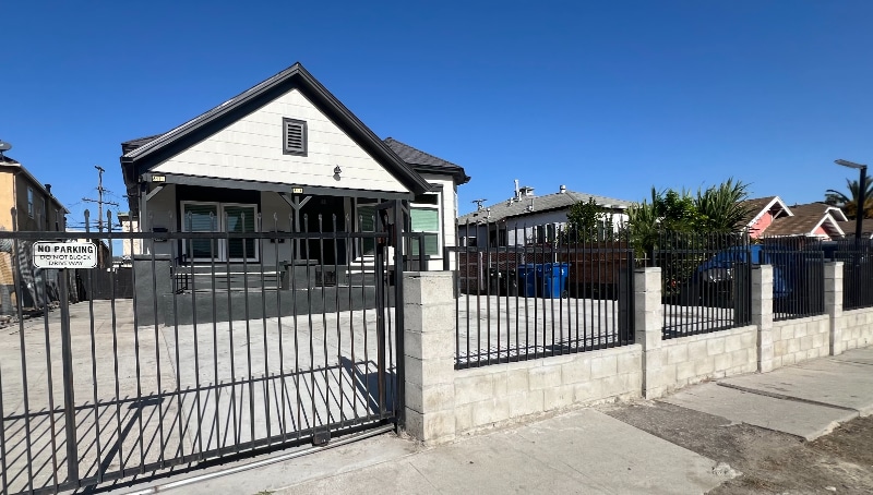 Building Photo - 617 W 76th St