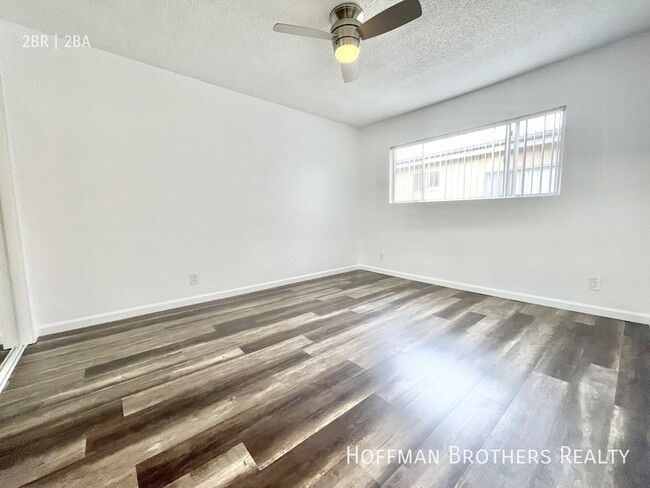 Building Photo - 1037 N Harper Ave