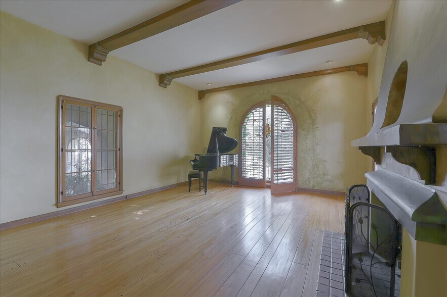 Building Photo - 1136 S Spaulding Ave