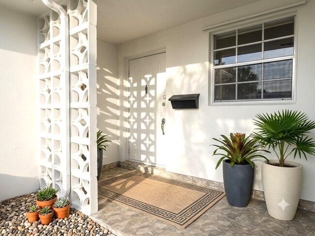 Building Photo - 1202 S Drive Cir