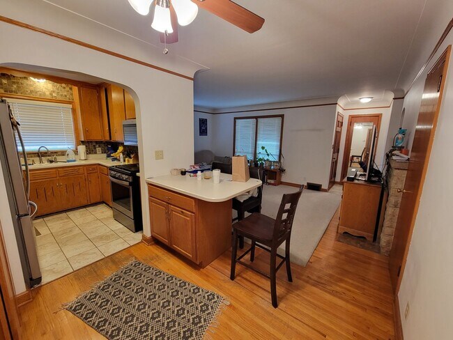 Building Photo - 3bd/2ba Mpls House with Optional 3rd Bd & ...