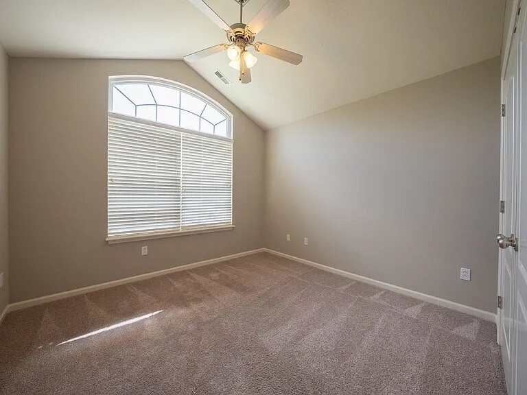 Building Photo - 211 Jackal Dr