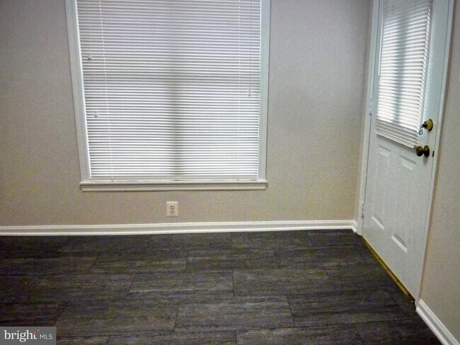 Building Photo - 7256 Glen Hollow Ct