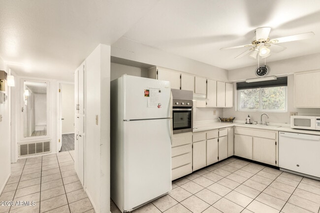 Building Photo - 10431 W Tumblewood Dr