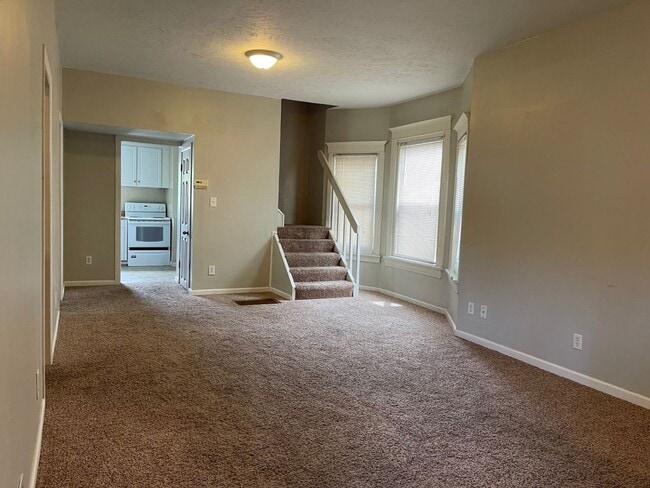 Building Photo - Beautiful 4 Bedroom House!!