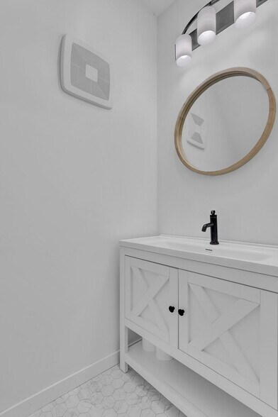 Building Photo - 119 N Ohio Ave