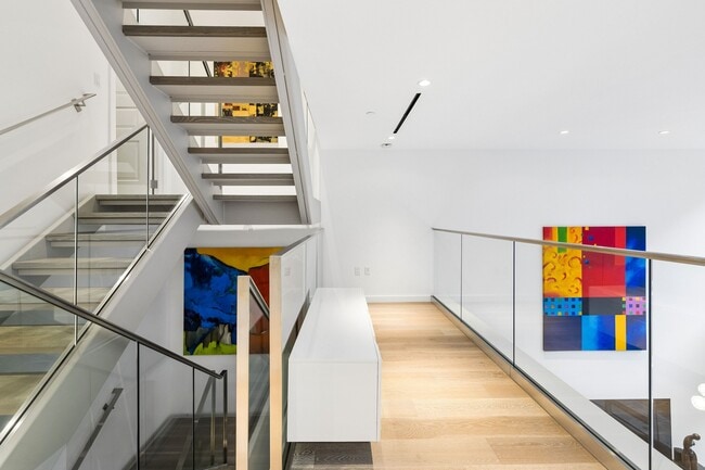 Building Photo - 2121 Webster St