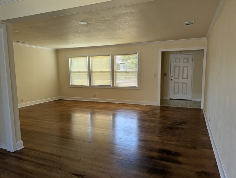 Building Photo - 3785 G St