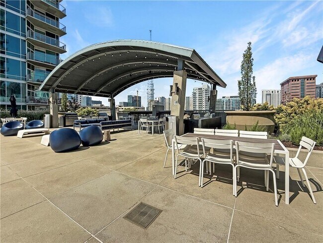 Building Photo - 943 Peachtree St NE