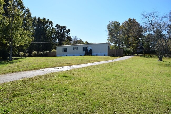 Building Photo - Charming 2BR/1BA Furnished Home in Taylors...