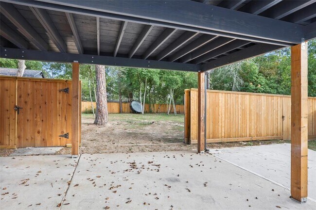 Building Photo - 1742 Hill Top Ln