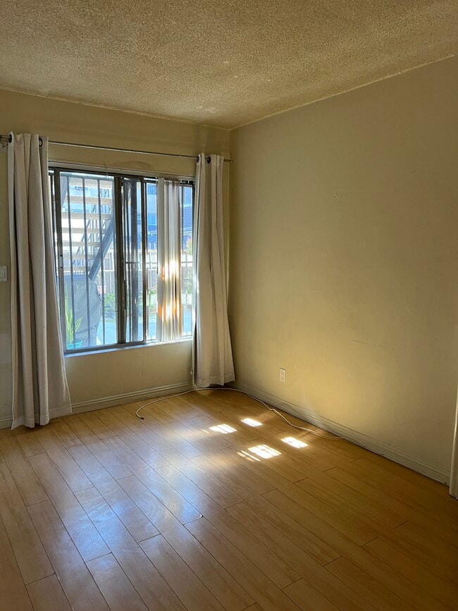 Window - 813 Ride Out Way