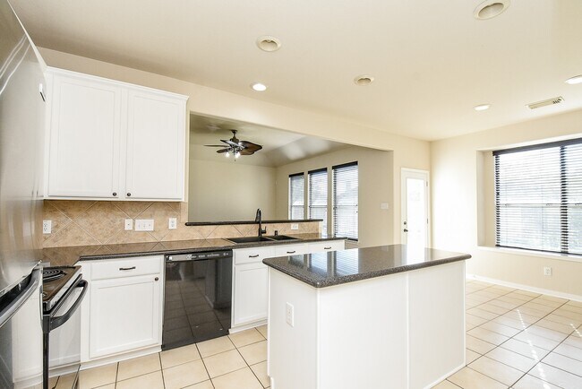 Building Photo - 9135 Edgeloch Dr