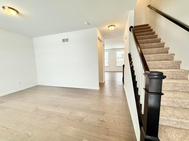 Building Photo - 6173 S Trailwoods Dr