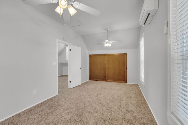 Building Photo - Charming Upstairs Unit near Riverside Plaza