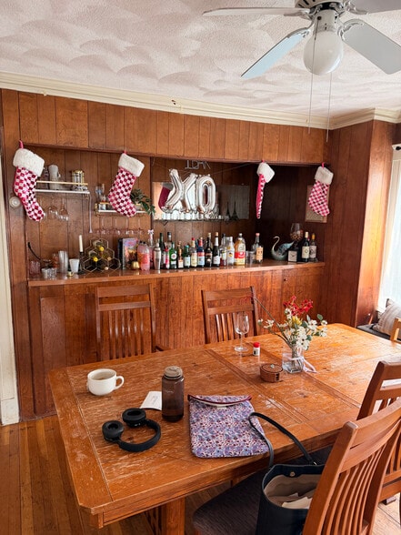 Dining/Bar - 49 Sunset Rd