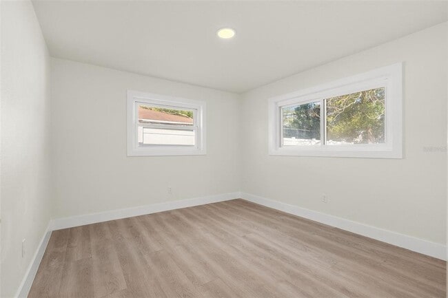 Building Photo - 2352 Lorena Ln