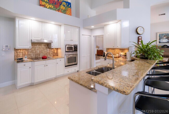 Building Photo - 10849 Bal Harbor Dr