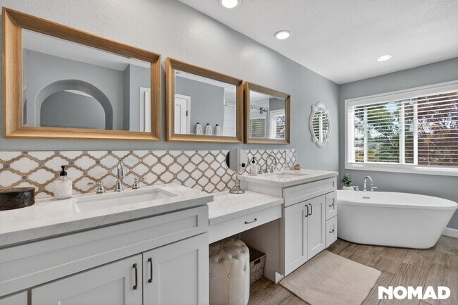 Building Photo - Coastal Canyon Views 3BR + Office Townhome in Dana Point