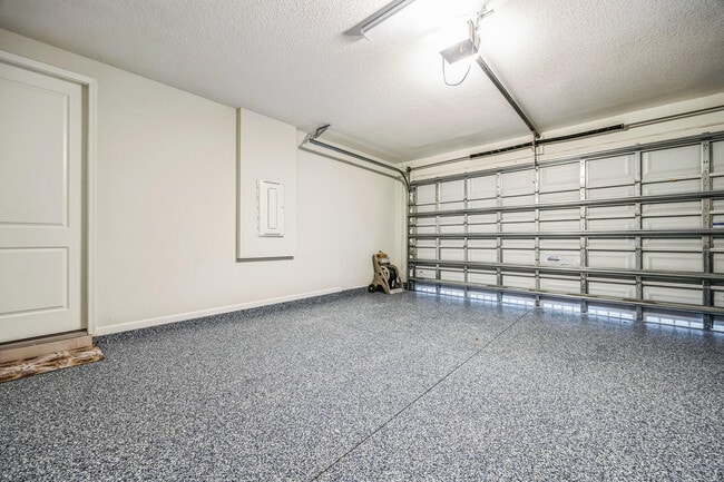 Building Photo - 16369 Oakview Dr