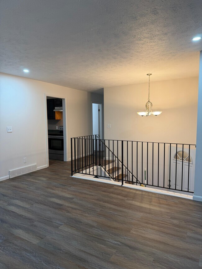 Building Photo - 6686 Deer Ct