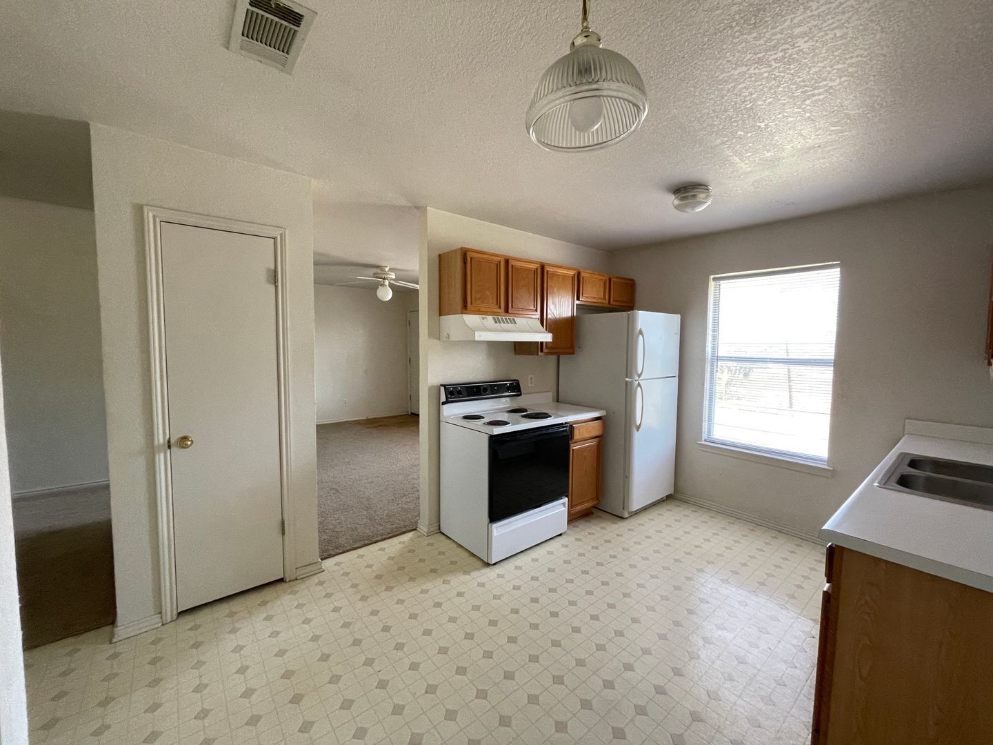 Building Photo - 1801 Cedarhill Dr