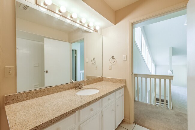 Building Photo - 514 Shady Dale Dr