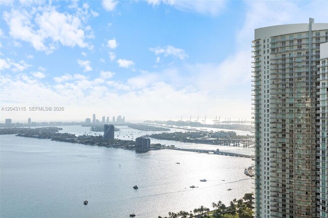 Building Photo - 2020 N Bayshore Dr