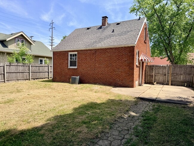 Building Photo - 2809 Bildahl St