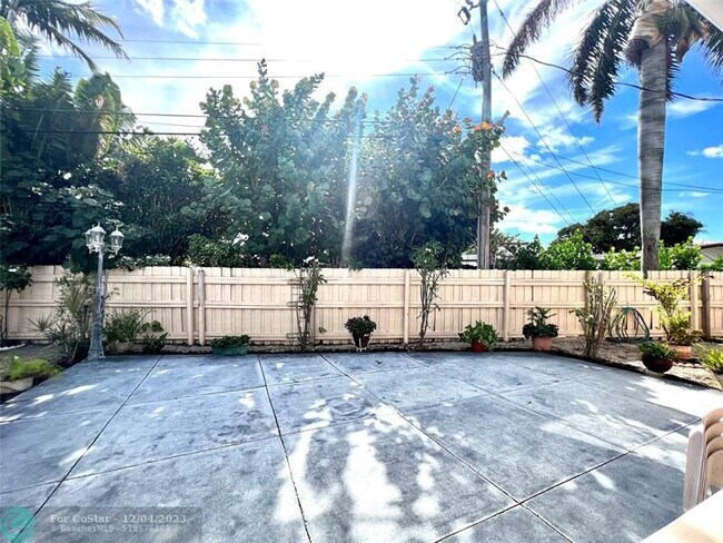 Building Photo - 1930 Windward Dr
