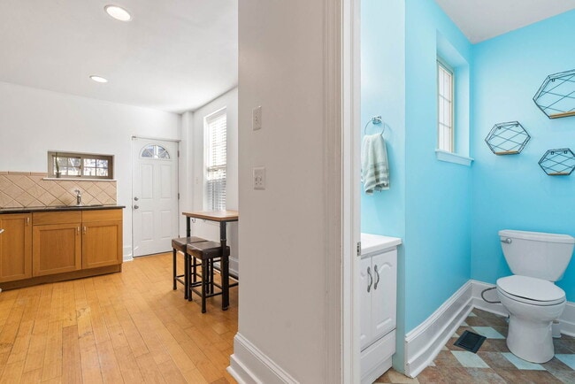 Building Photo - 933 N 30th St