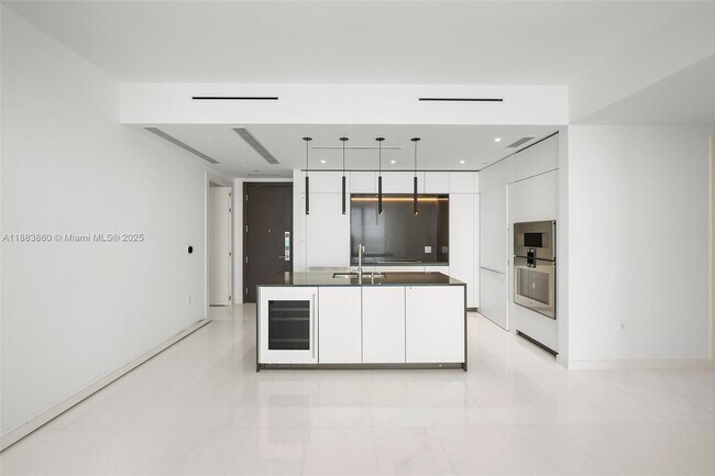 Building Photo - 300 Biscayne Blvd Way
