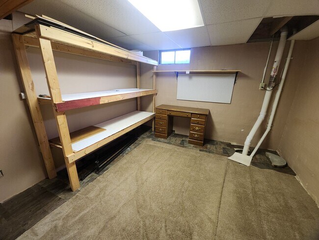 Building Photo - Family-Friendly 3BR Ranch with Home Office...