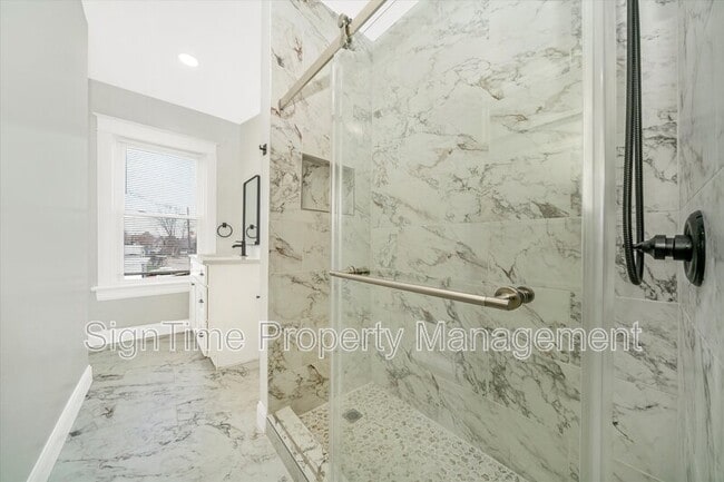 Building Photo - 25 Wayside Ave