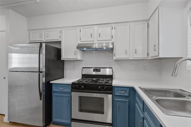 Building Photo - 5700 Cherry Park