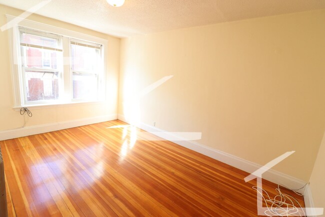 Building Photo - No Fee! Avl NOW - No Fee! Allston 3BR with...