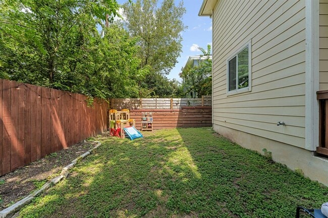 Building Photo - 1821 Village Oak Ct