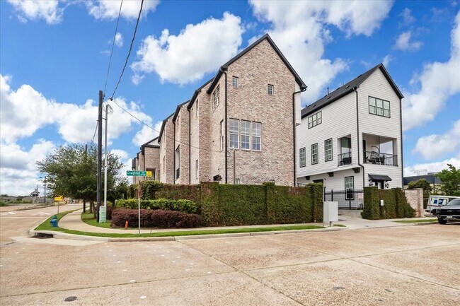 Building Photo - 4124 Willowbend Blvd
