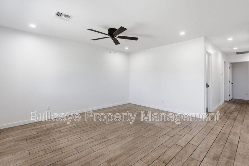 Building Photo - 428 S 97th Pl