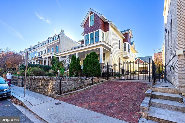 Building Photo - 3350 17th St NW