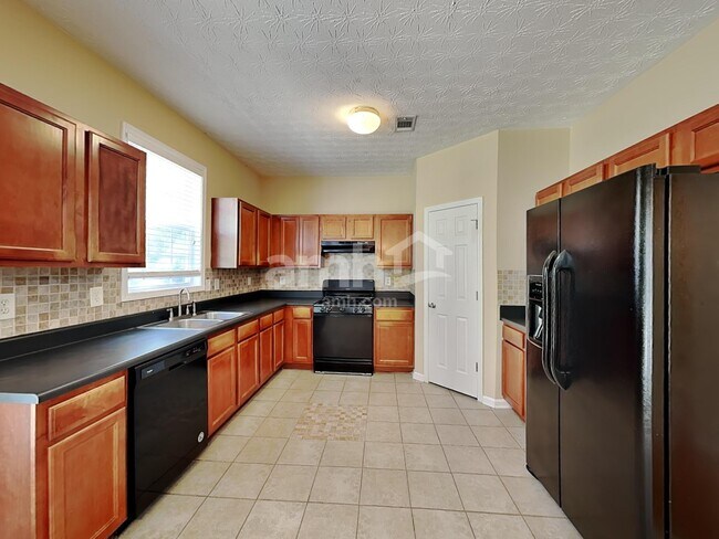 Building Photo - 6165 Ambercrest Ct