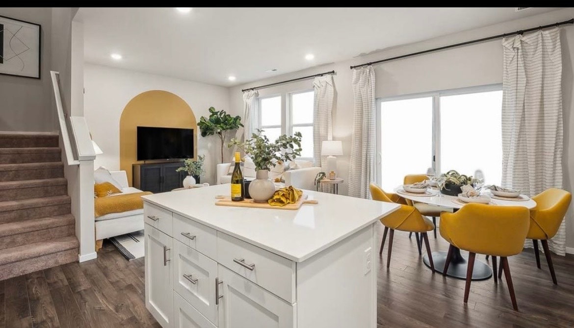 Building Photo - 219 17th Dr