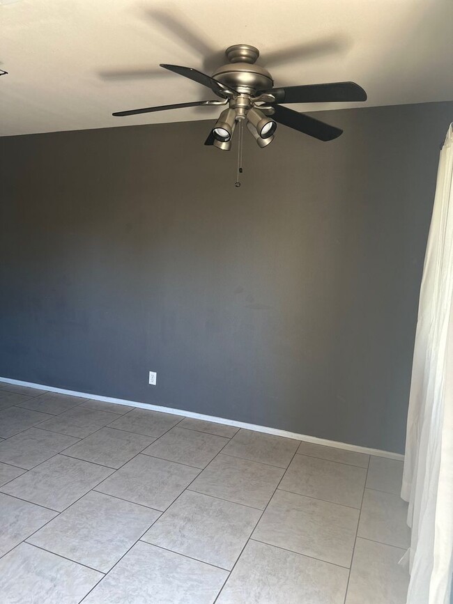 Building Photo - Discover this Charming 2-Bedroom - Tempe -...