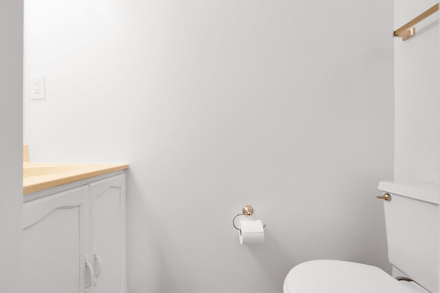 Building Photo - 3001 20th Ct S