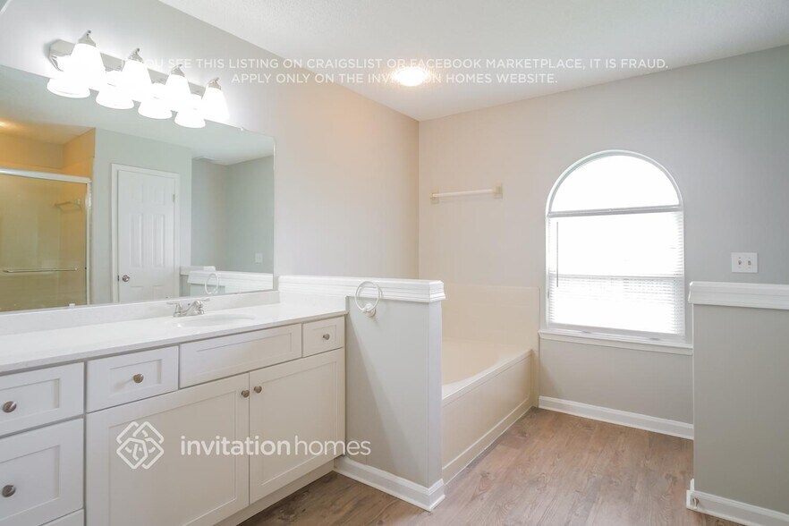 Building Photo - 4440 Battlecreek Ct E
