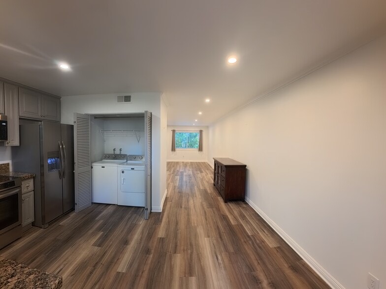 washer & dryer - 30535 Canwood St