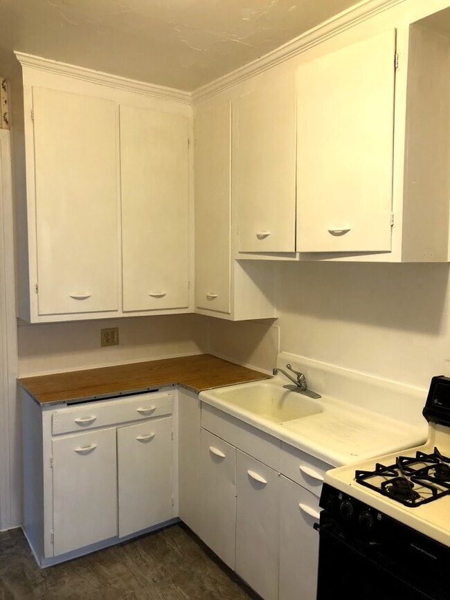 Building Photo - 1977 Prospect Ave