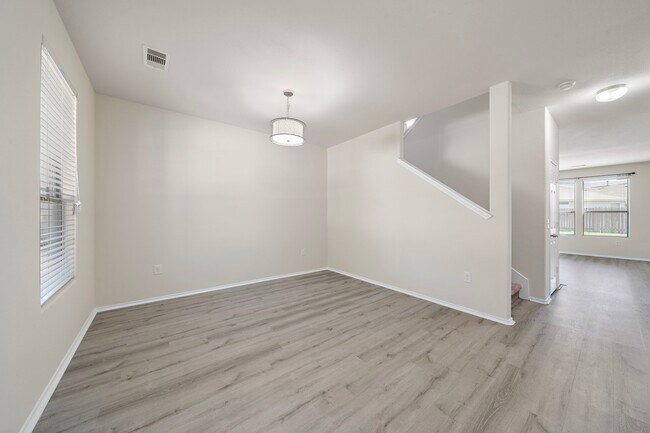 Building Photo - 1418 S Maple Dr